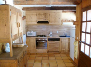 Maison chaleureuse à Notre-Dame-de-Bellecombe avec cheminée.